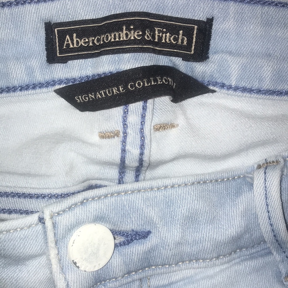 A&F Distressed Light Wash Cropped Skinny Jeans - Picture 5 of 6
